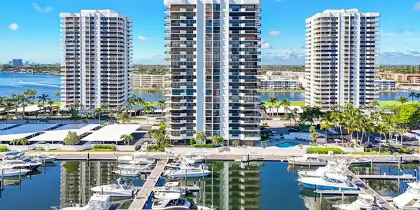 108 Lakeshore Drive
