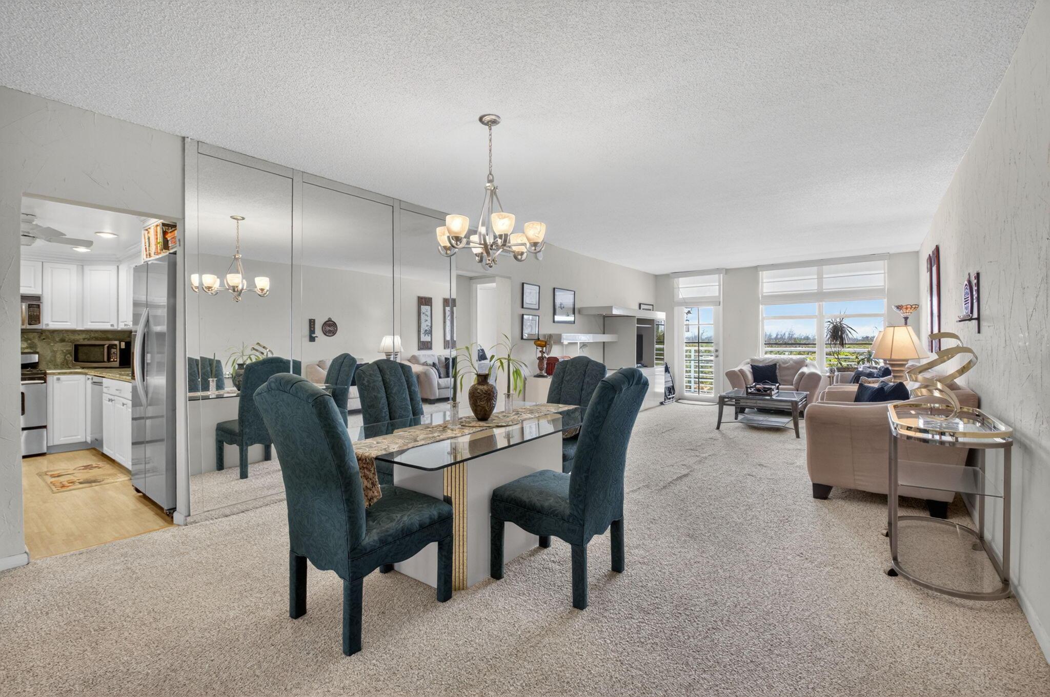 Image 4: Dining/Living