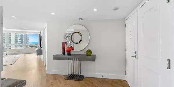 Image 2: FOYER ENTRANCE