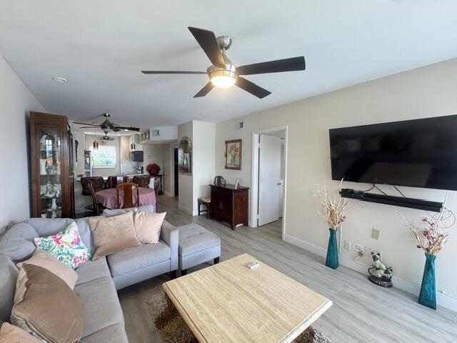 Image 4: Open Floor Plan