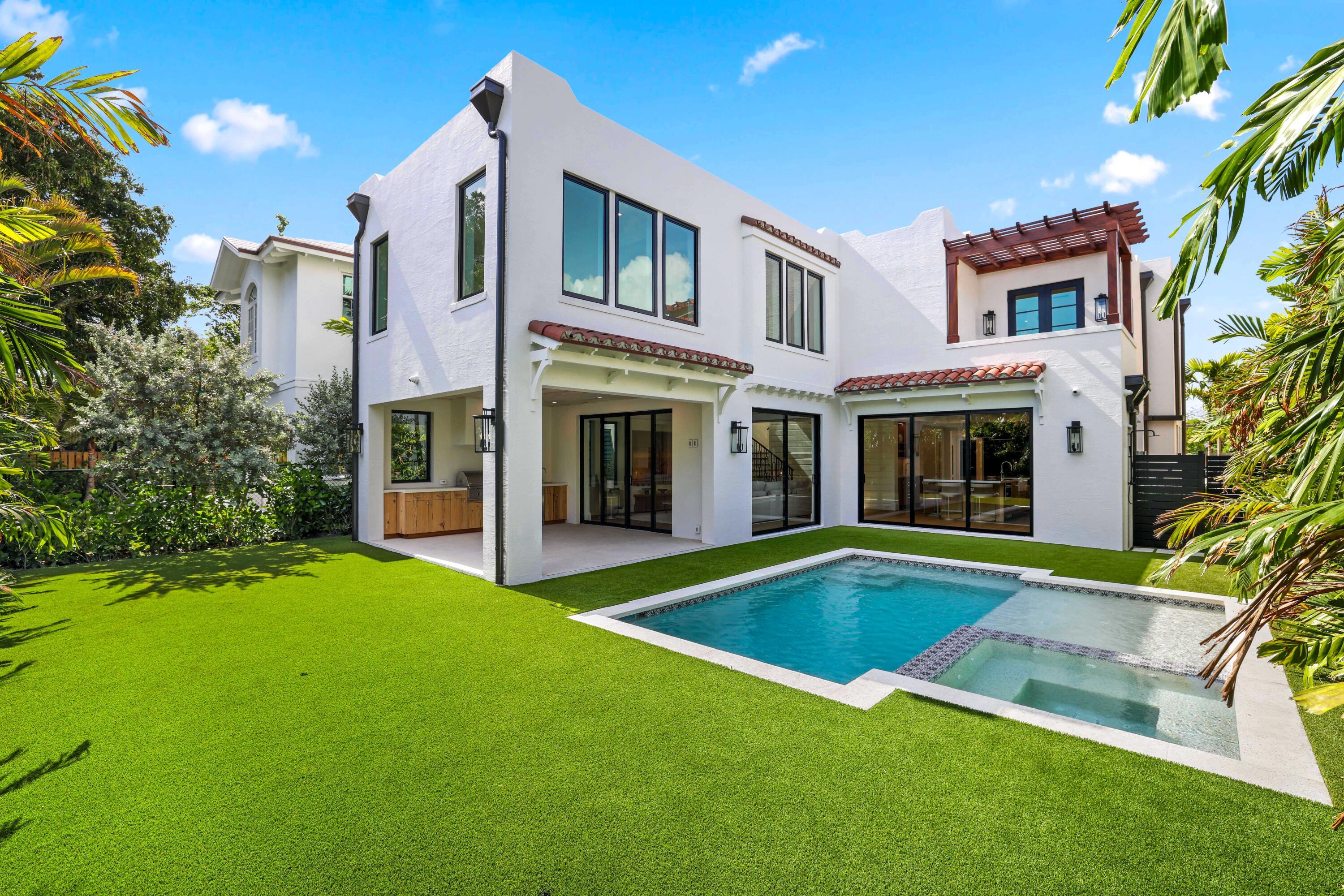Image 3: Private Yard & Pool