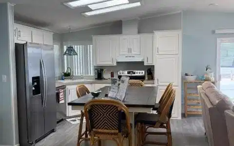 Image 3: Kitchen