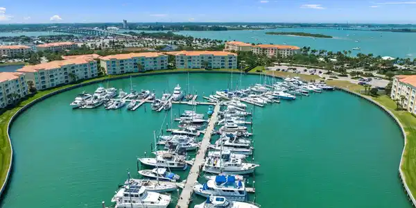17 Harbour Isle Drive W