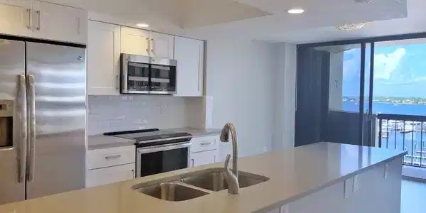Image 4: Kitchen