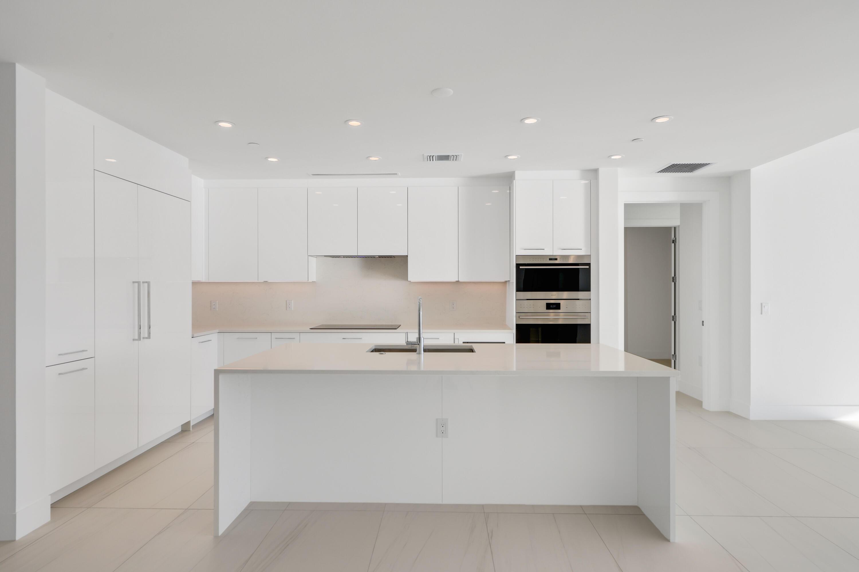 Image 4: Modern Kitchen