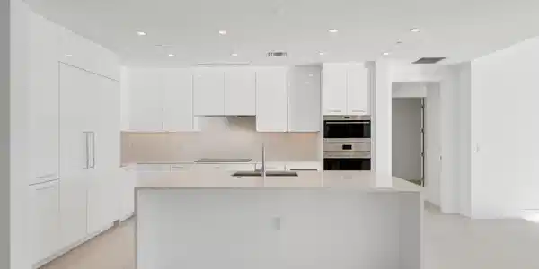 Image 4: Modern Kitchen