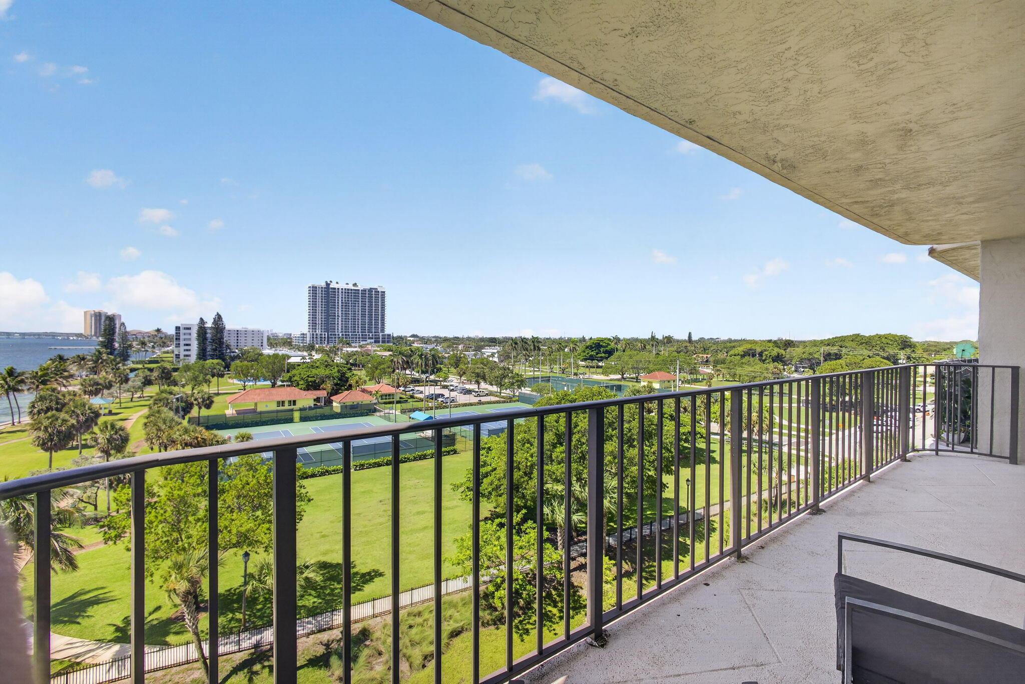 Image 2: 4-web-or-mls-5D1A2217