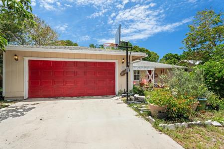 4981 SE Pompano Terrace