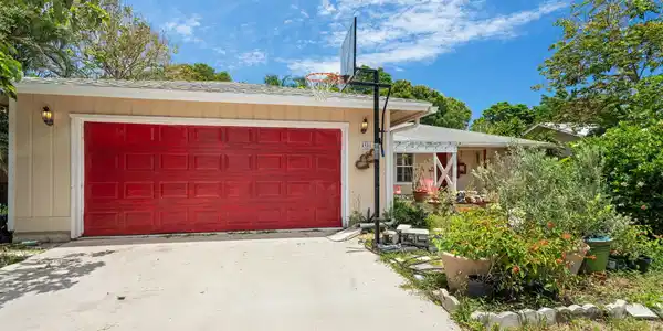4981 SE Pompano Terrace