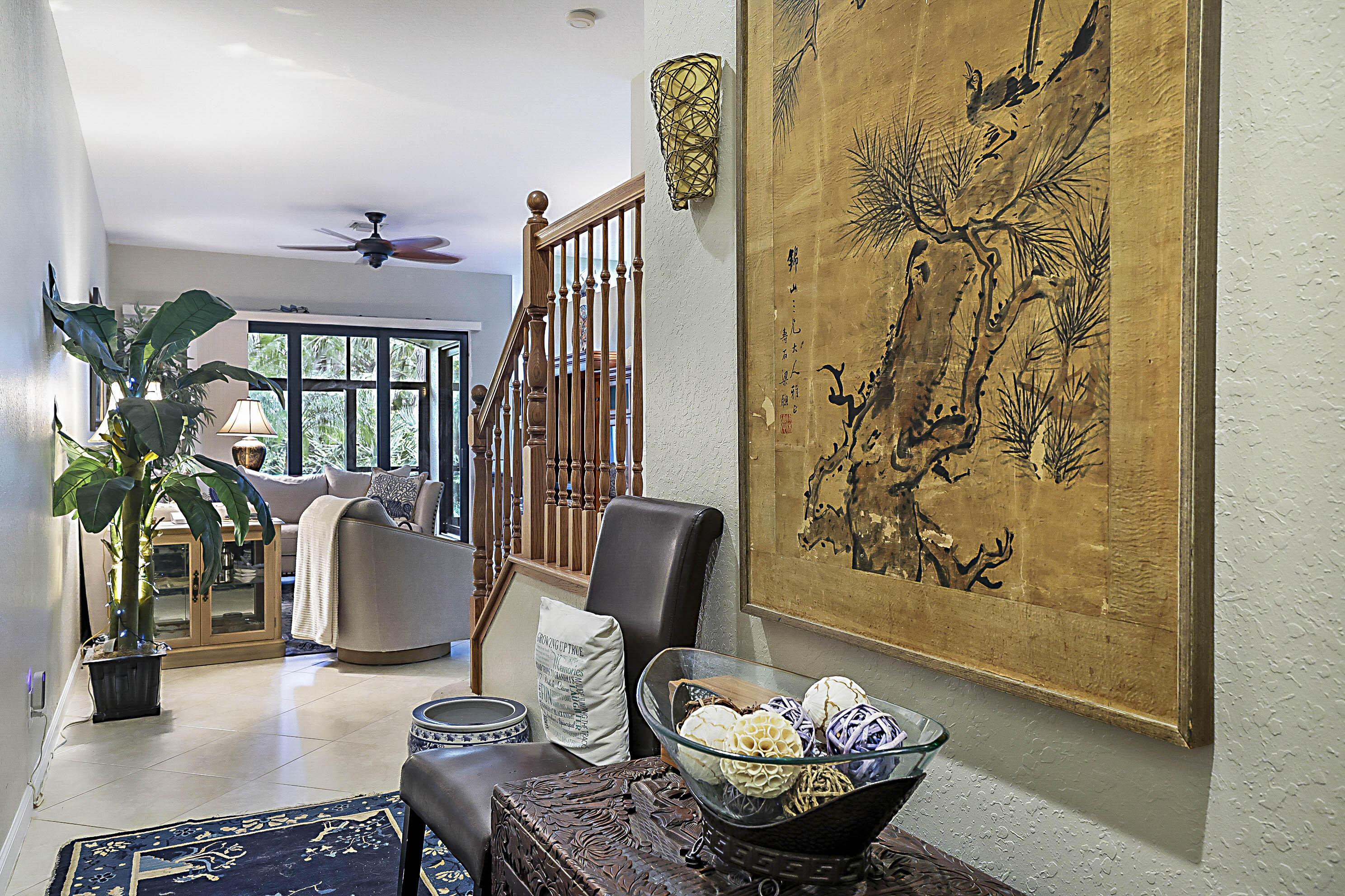 Image 4: foyer