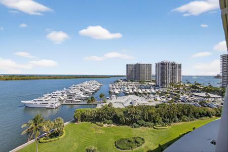 124 Lakeshore Drive