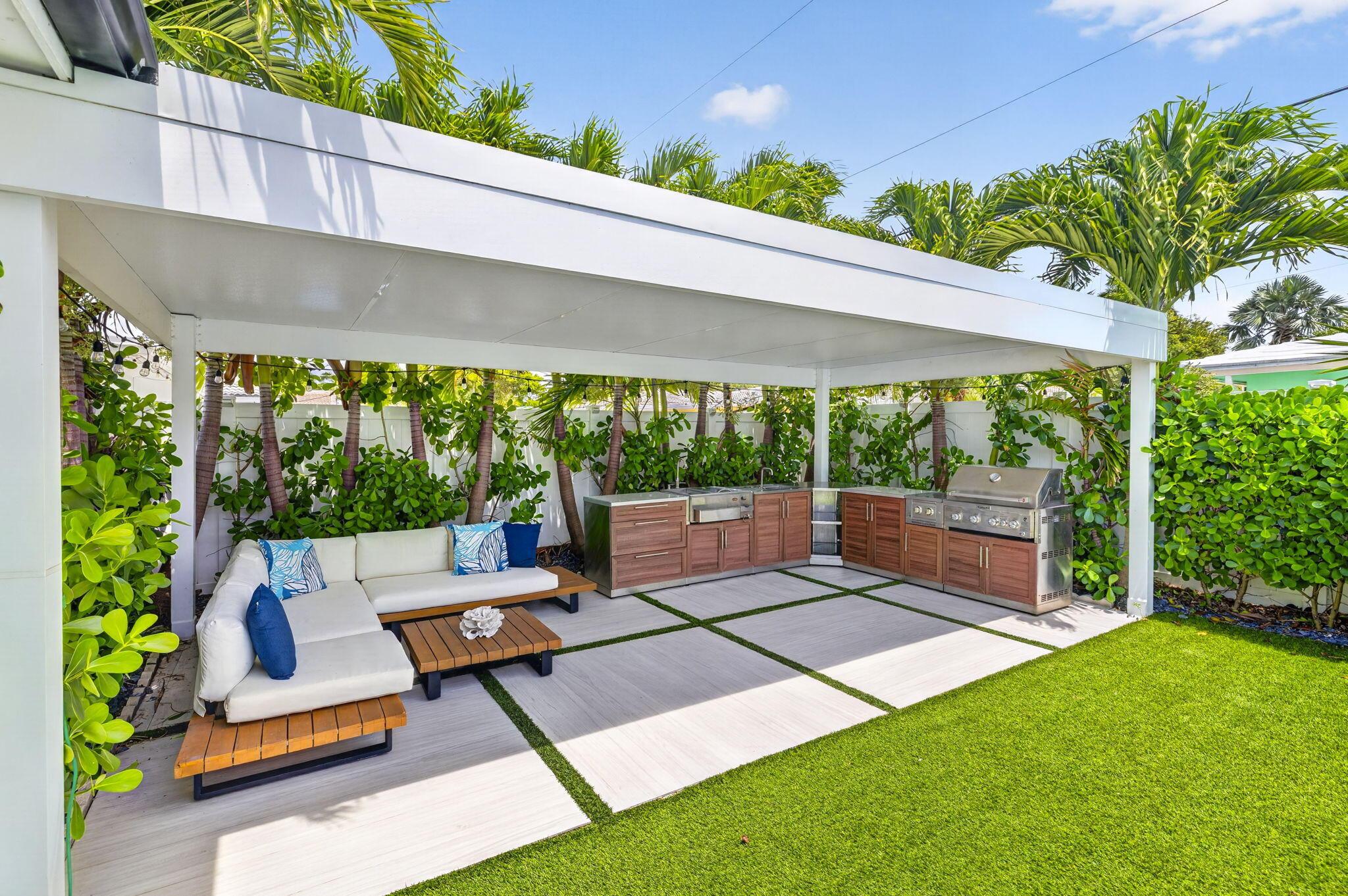 Image 3: Outdoor Living