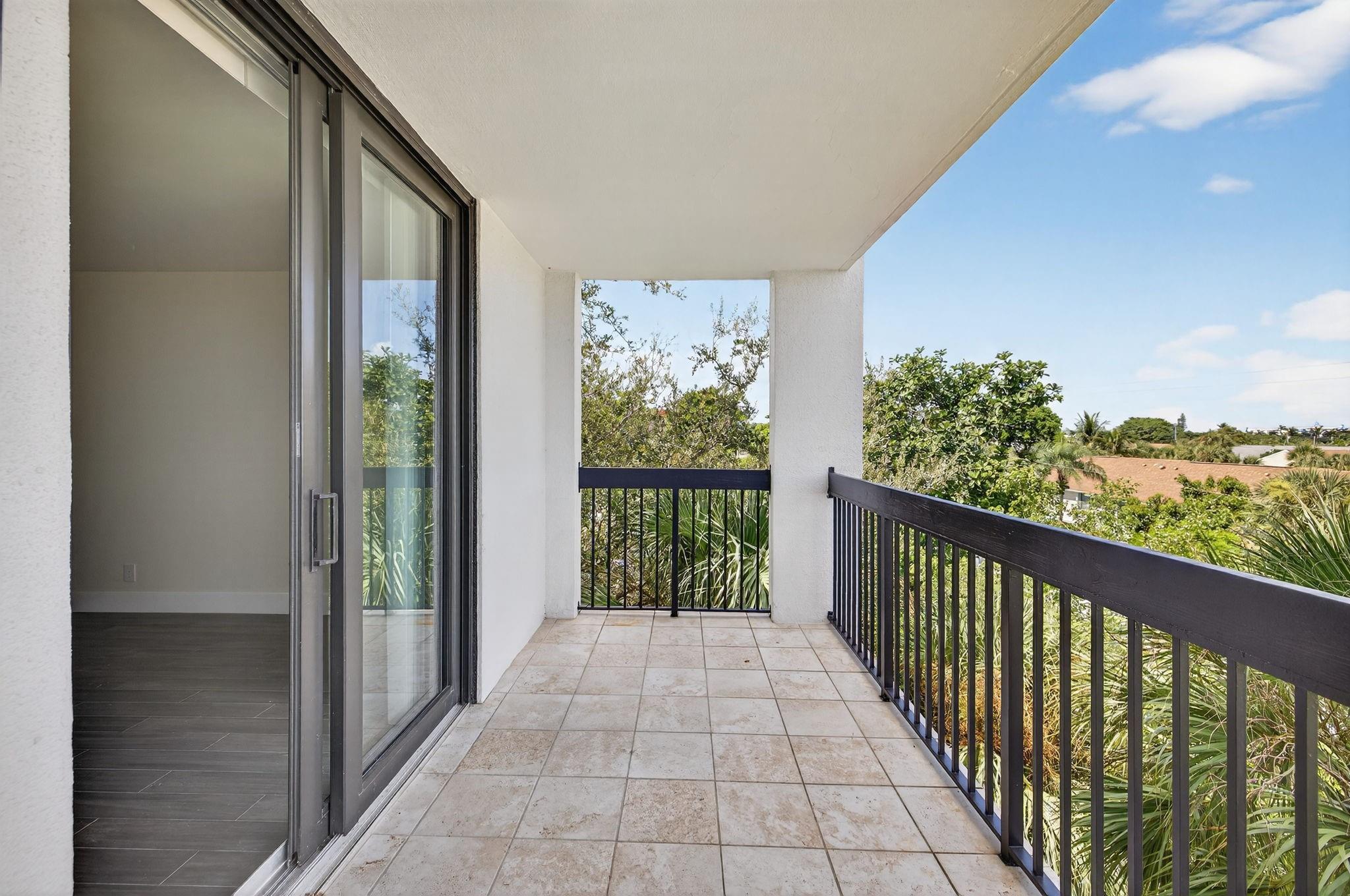 Image 2: Private balcony with north and west exposure for g