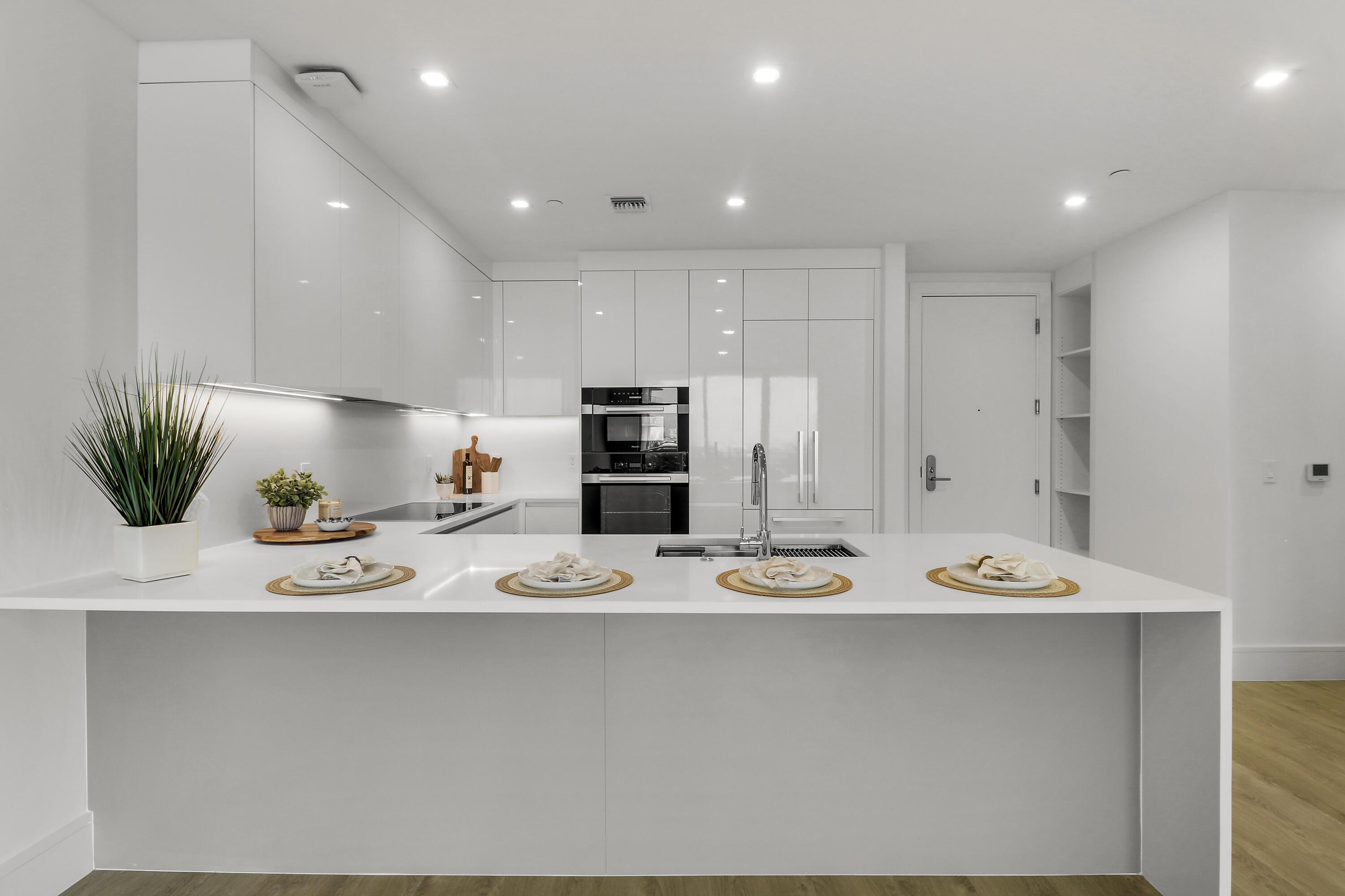 Image 2: Breakfast Bar 1A