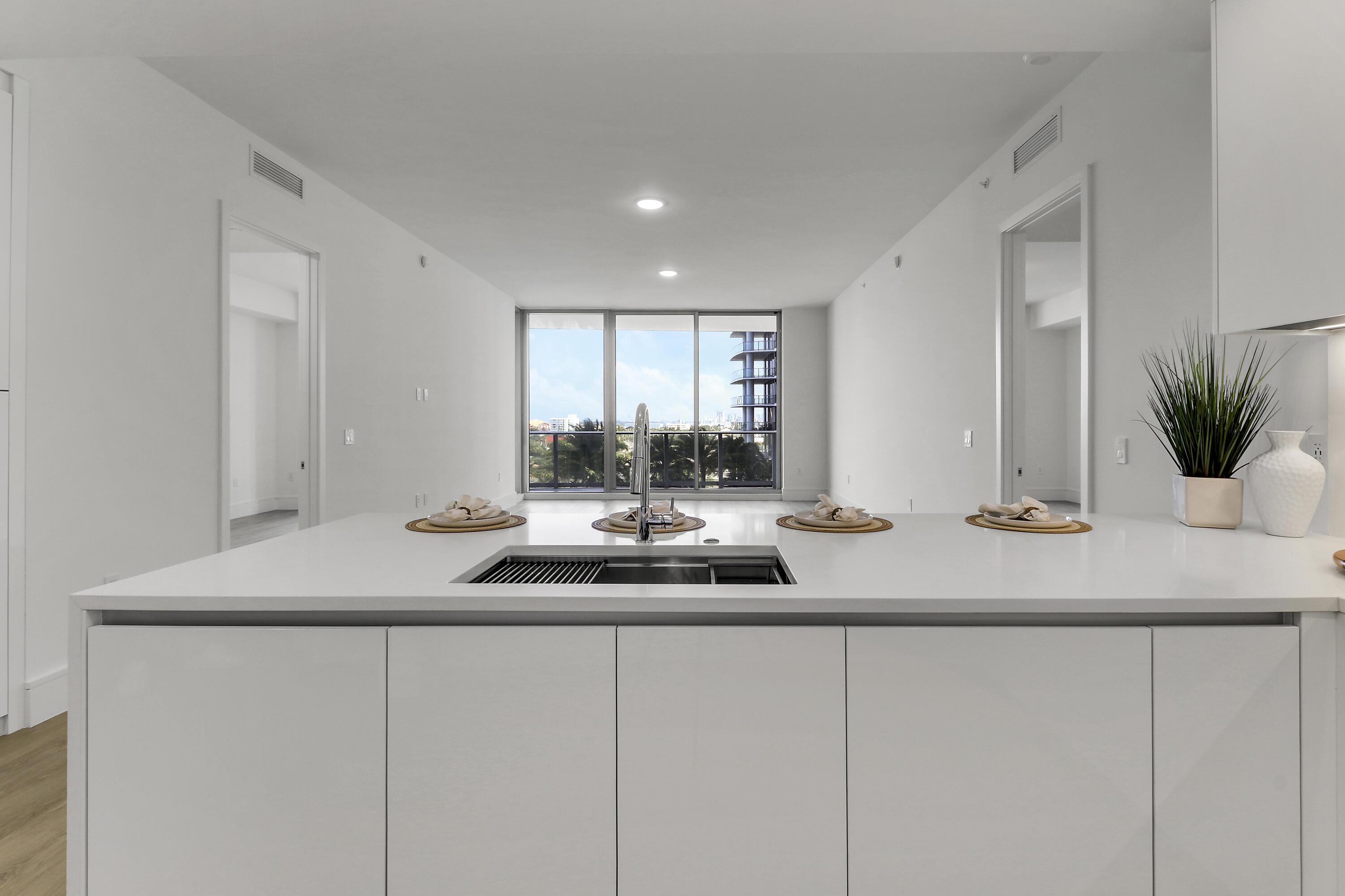 Image 4: Kitchen view