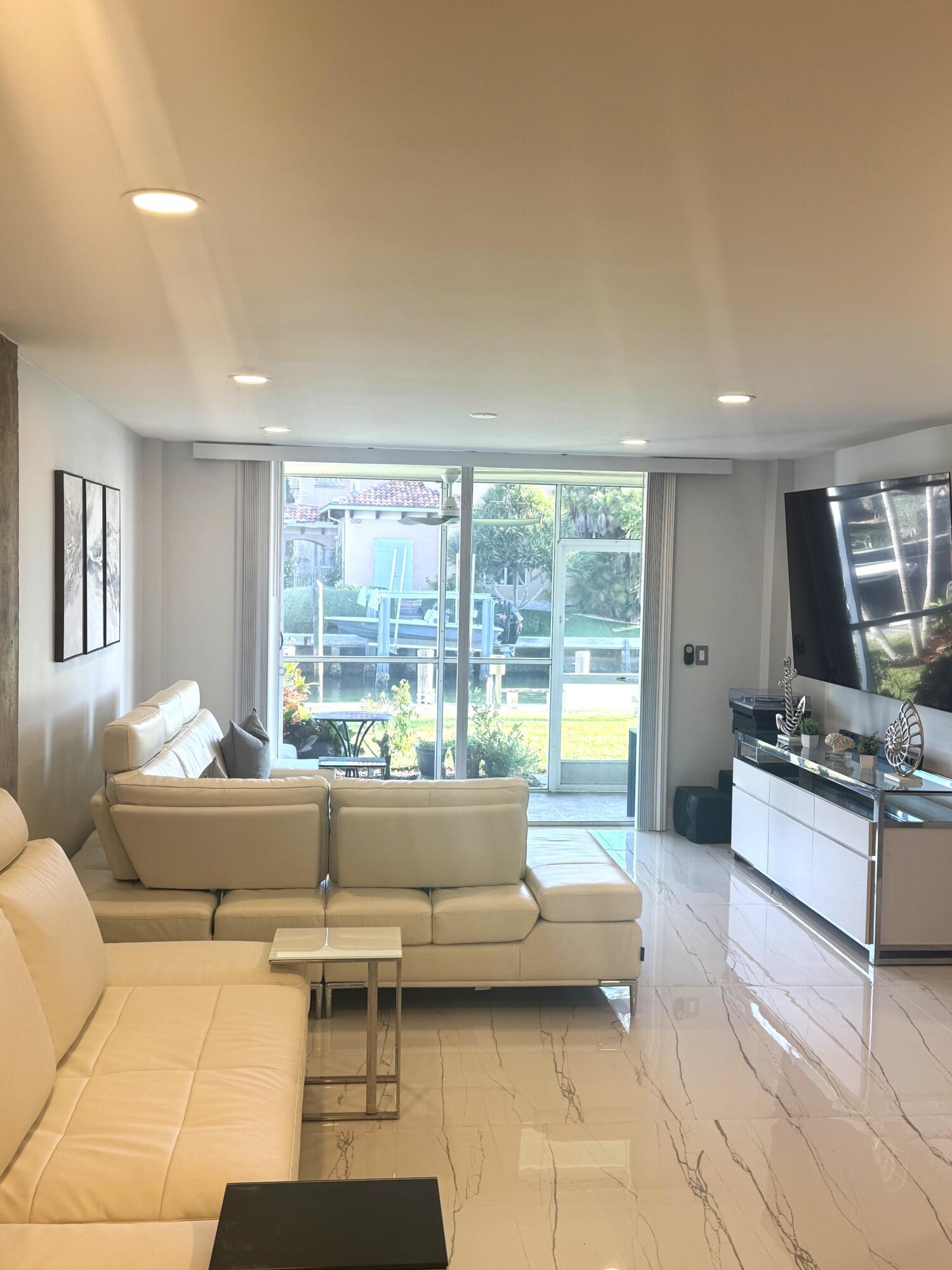 Image 2: Livingroom