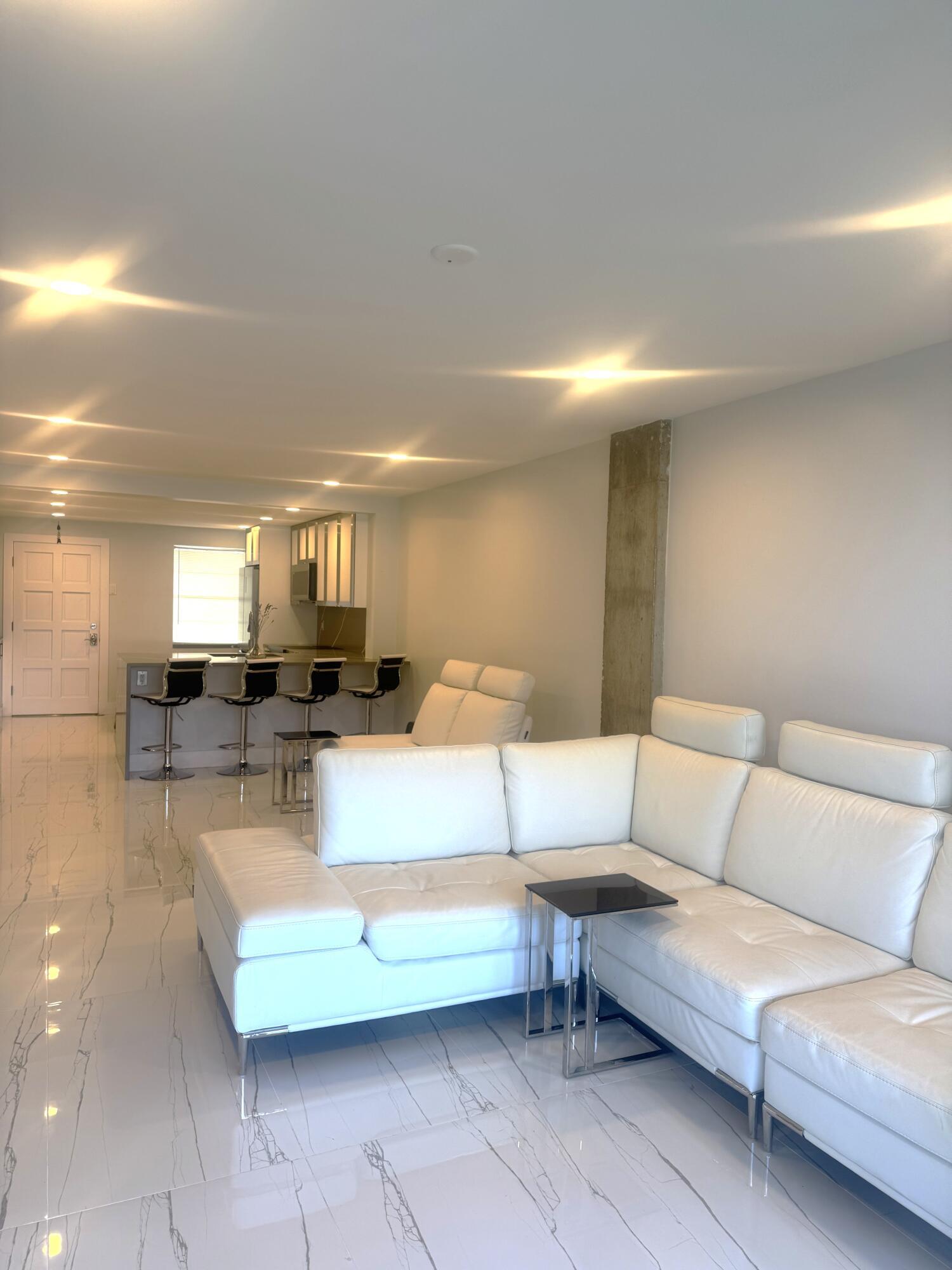 Image 4: Livingroom