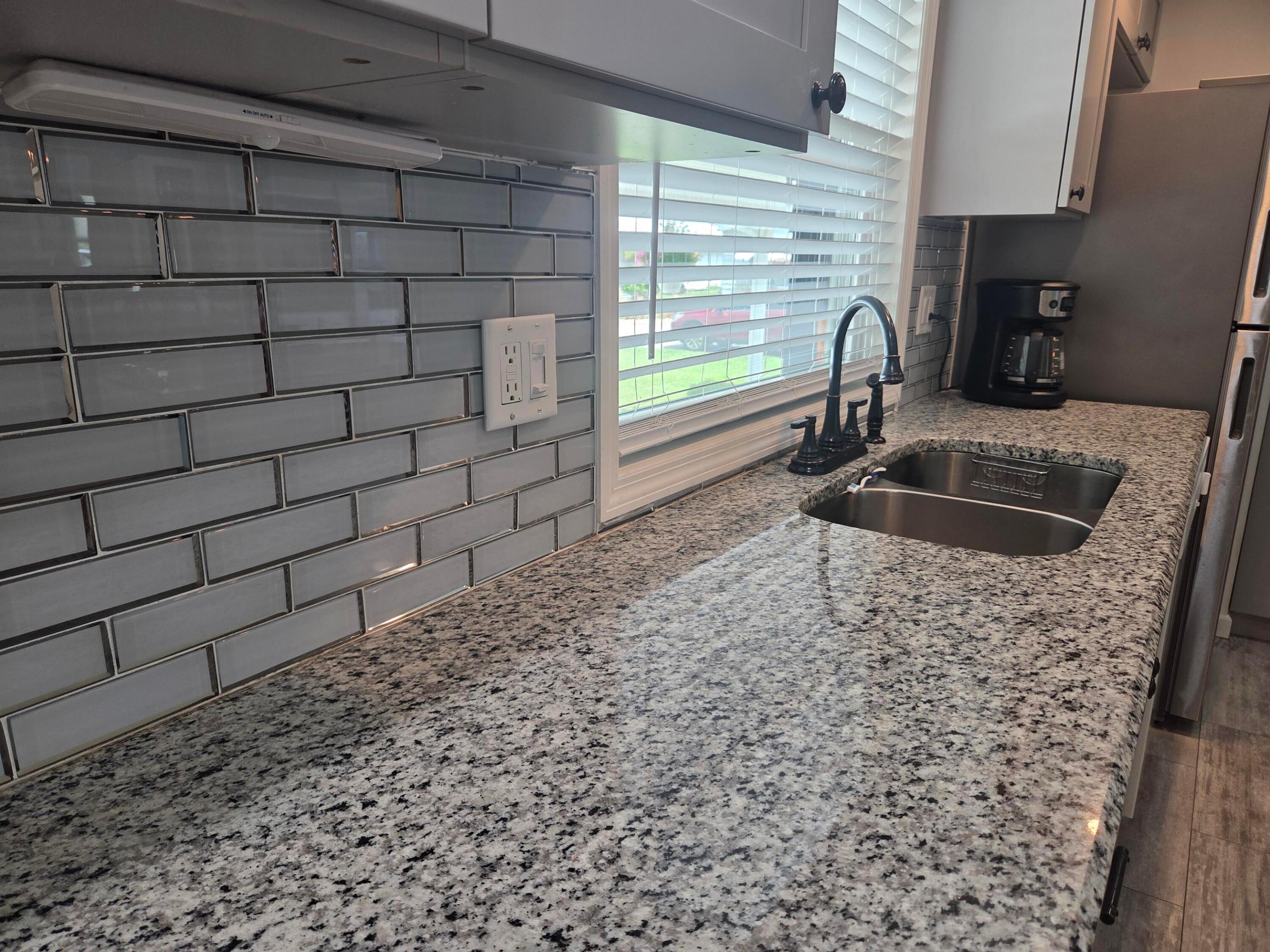 Image 3: kitchen 4