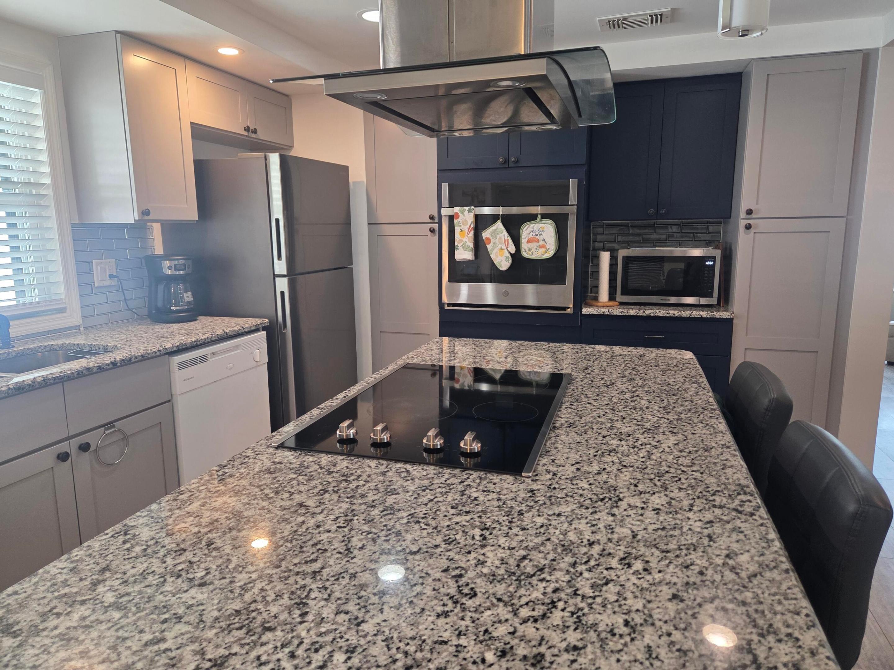 Image 4: kitchen 3
