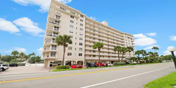 Image 2: 1-web-or-mls-1050-hillsboro-mile-203w