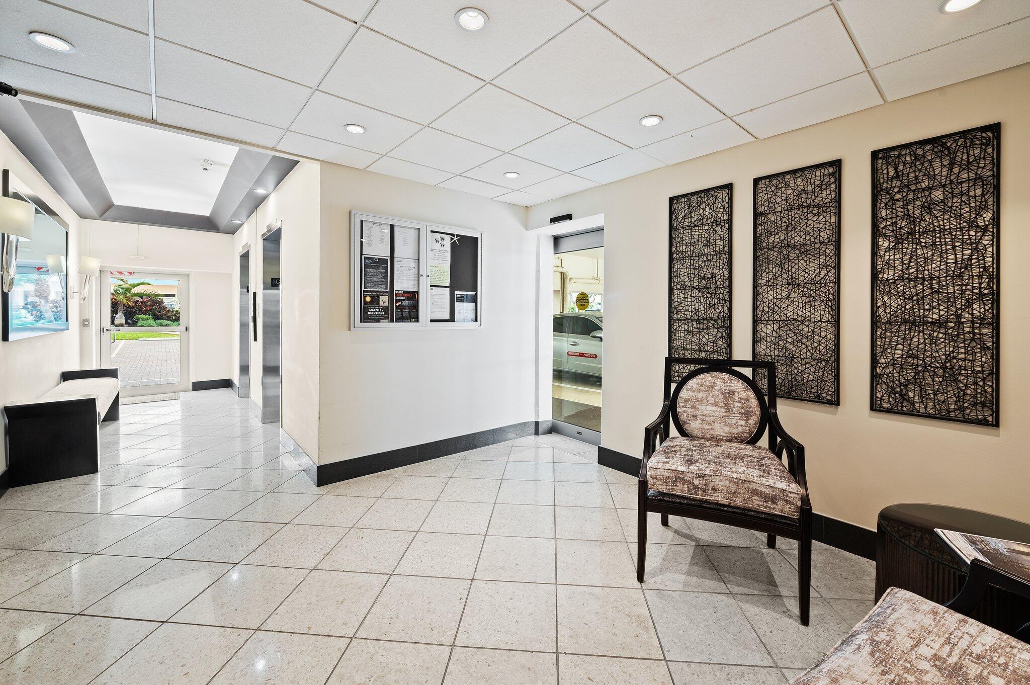 Image 4: 3-web-or-mls-1050-hillsboro-mile-203w