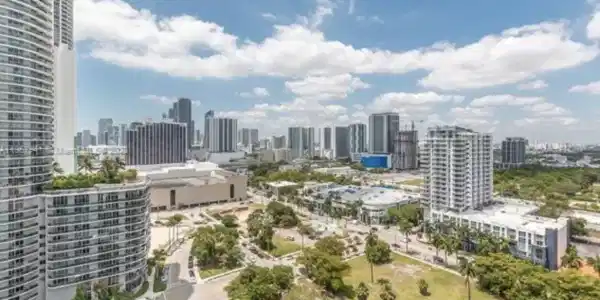 1900 N Bayshore Dr