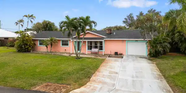 392 NW Julia