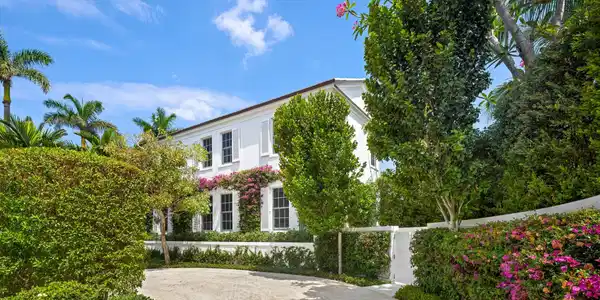 Image 3: Front Driveway