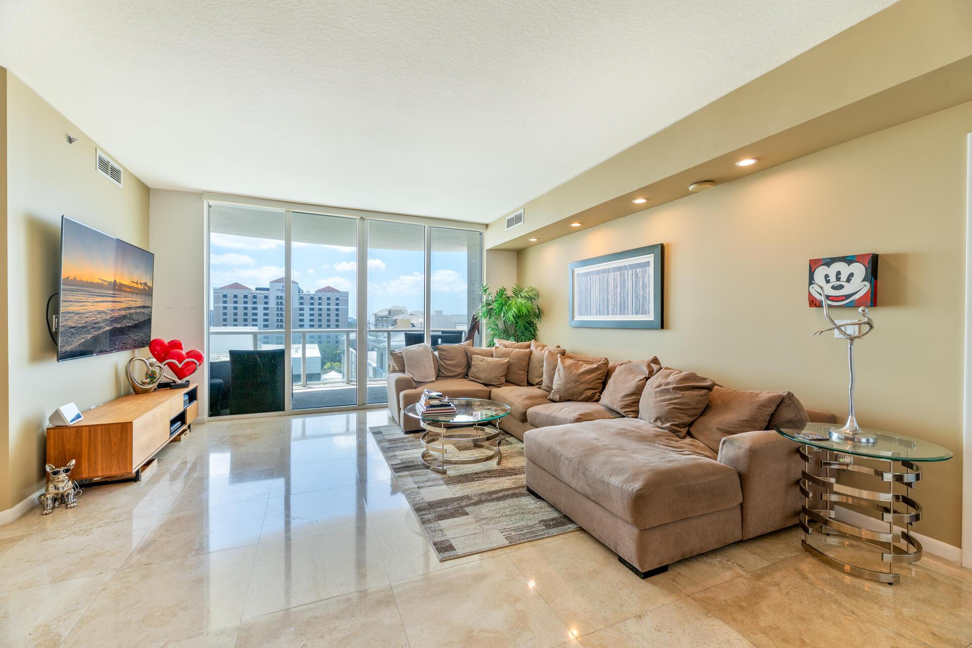 Image 4: full livingroom with tv