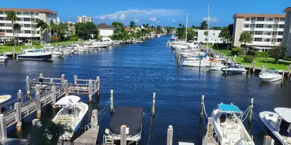 Image 2: THE MARINA 53 SLIPS..1 COMMON DOCK..FLOATING DOCK