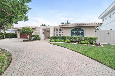 2622 NE 4th Street