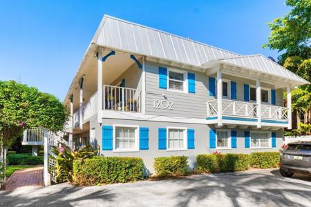 1202 Palm Trail