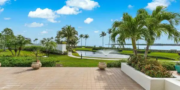 2806 SE Dune Drive