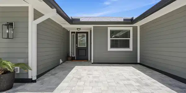 Image 4: Exterior