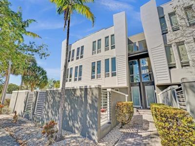 703 SE 16th Court