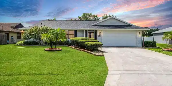 144 SW Oakridge Drive
