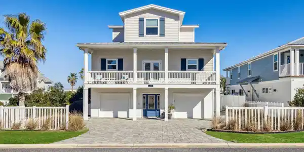738 Kingfisher Way