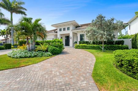 925 Allamanda Drive