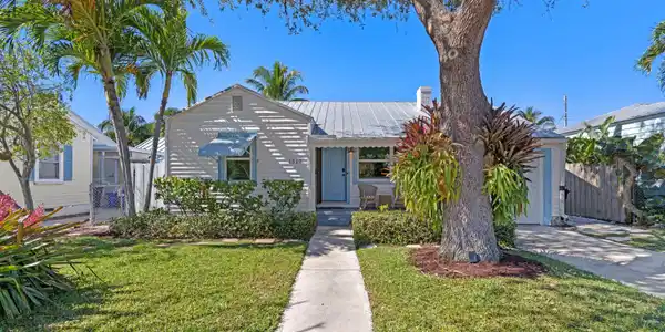 1517 N Palmway