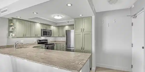 Image 4: Kitchen