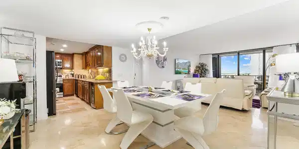 Image 3: Dining