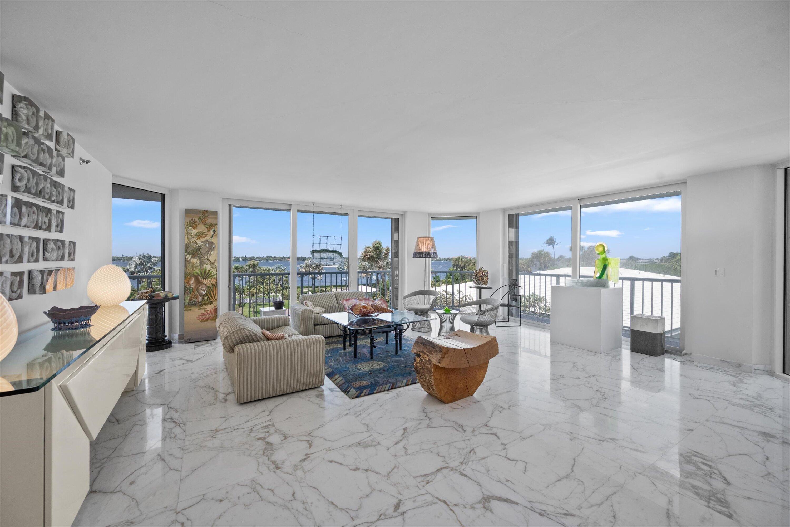Image 4: Living Room