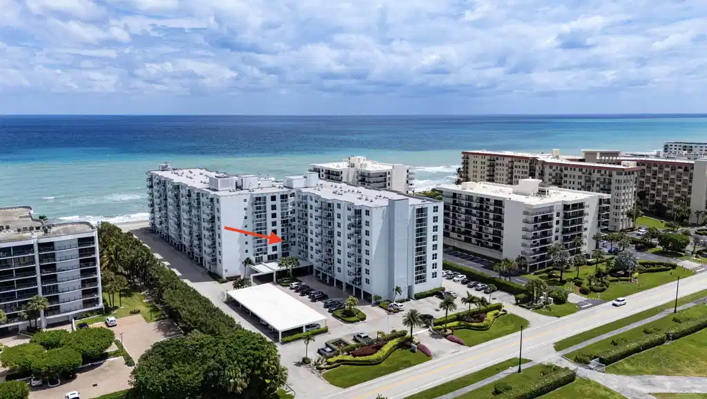 Image 1: South Palm Beach - the Patrician