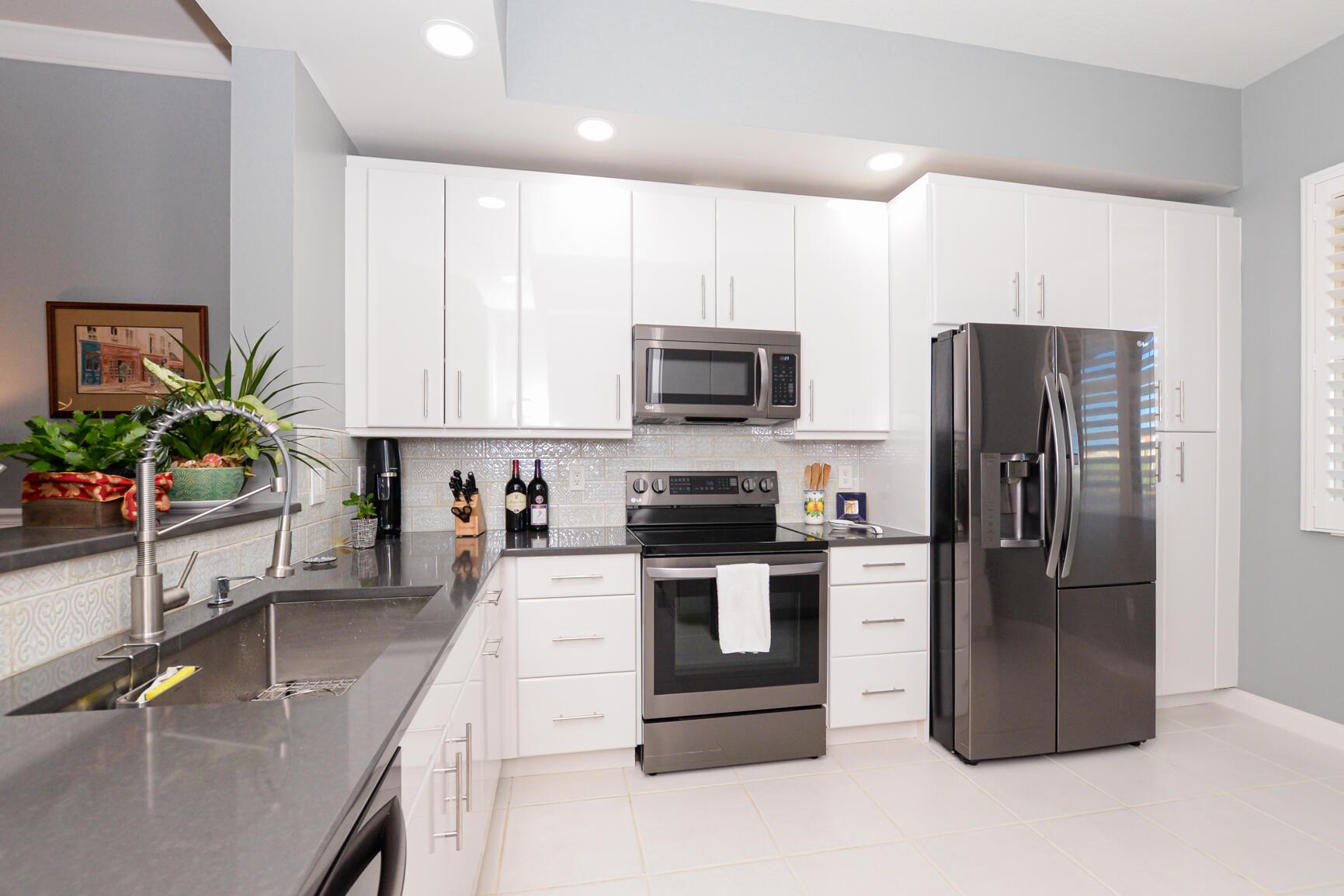 Image 3: Kitchen1