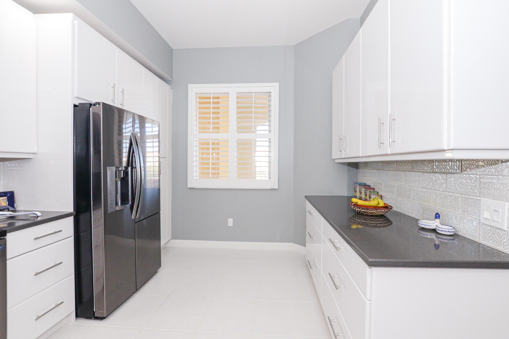 Image 4: Kitchen