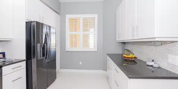 Image 4: Kitchen