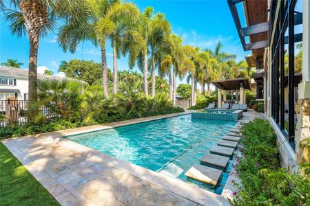 615 Royal Plaza Dr