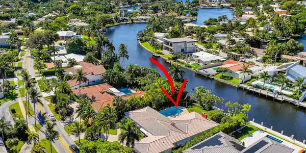 2541 Middle River Drive