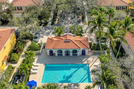 11 Laurel Oaks Circle