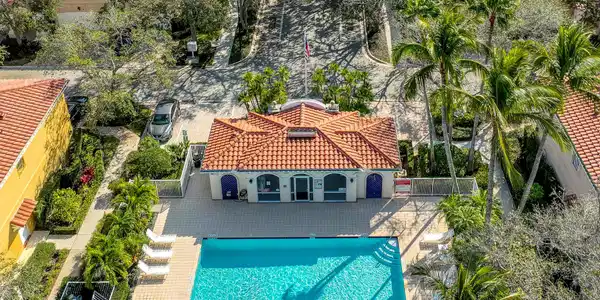 11 Laurel Oaks Circle